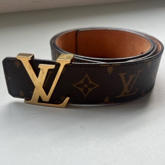 Louis Vuitton Accessories - Authentic Louis Vuitton leather belt brown - with Logo gold buckle